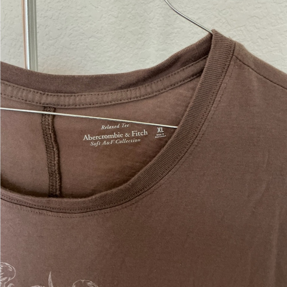 Abercrombie & Fitch Graphic Tee - Picture 4 of 4